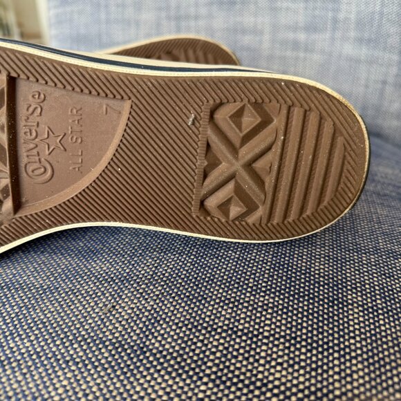 Converse  Canvas Hi-Tops, W size 9, M size 7. - Picture 4 of 7